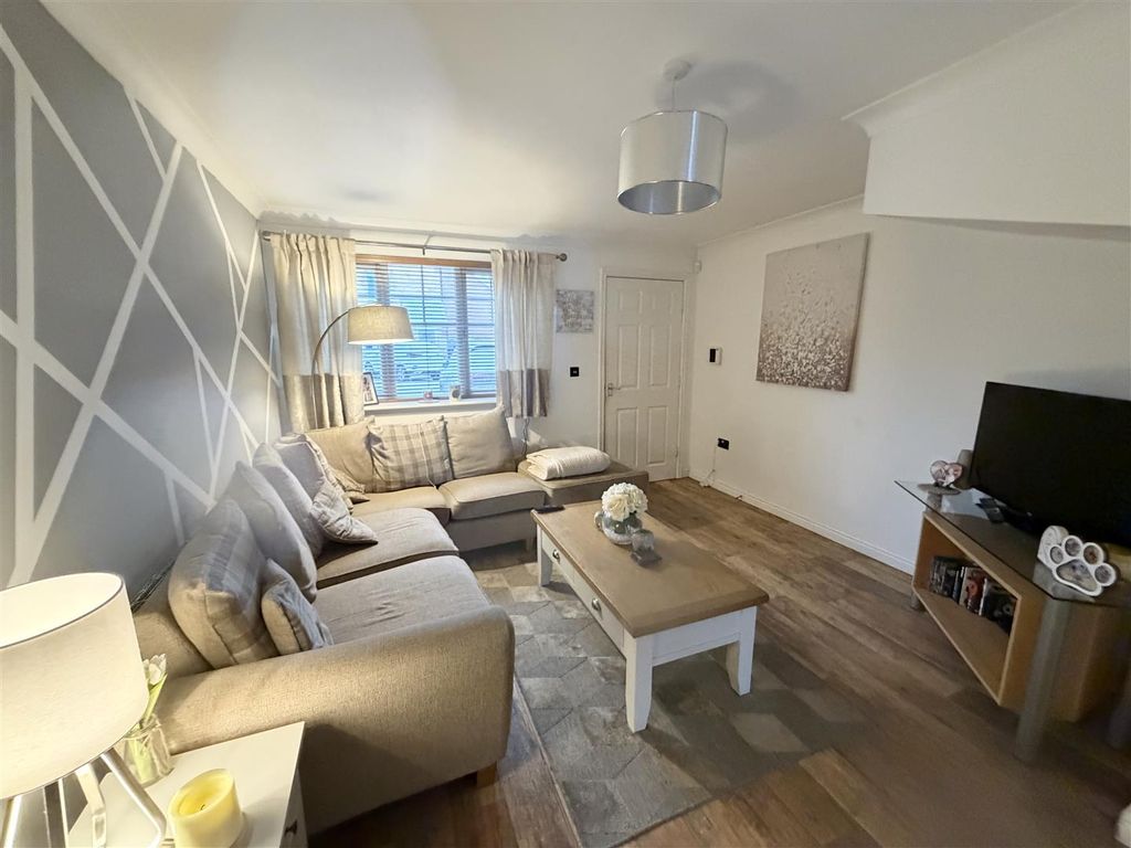 Property photo 3 of 14 Lounge