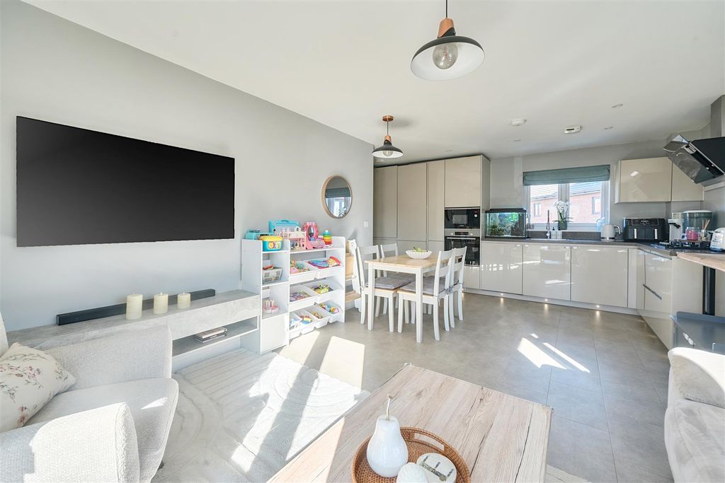 Property photo 3 of 16 1430016-16-69Badfdb92185.Jpg