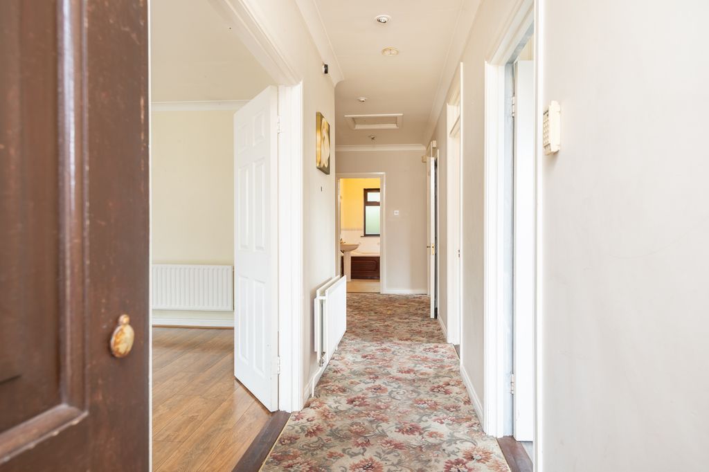 Property photo 2 of 35