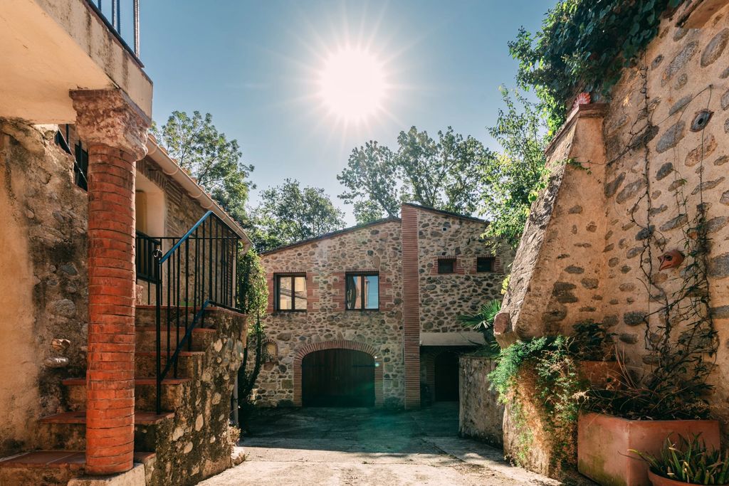Property photo 1 of 20 Main Exterior View