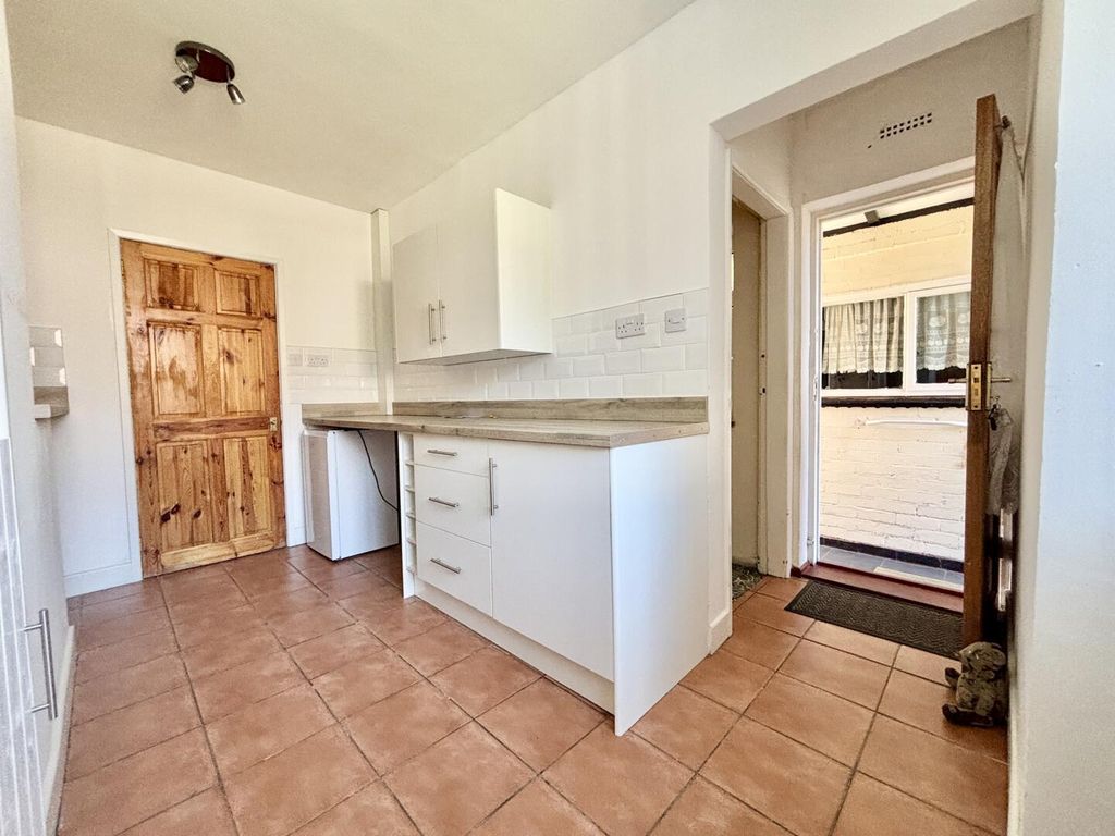 Property photo 2 of 18 Kitchen