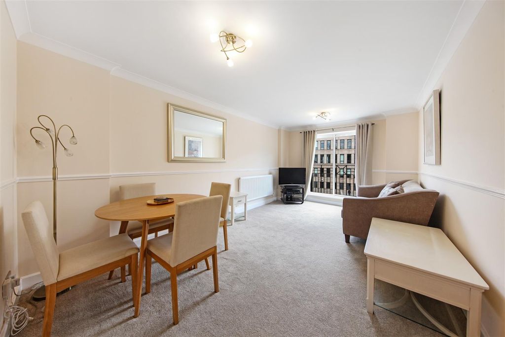 Property photo 1 of 17 Flat 45, Globe View, 10 High Timber St - T5Hdwnotk