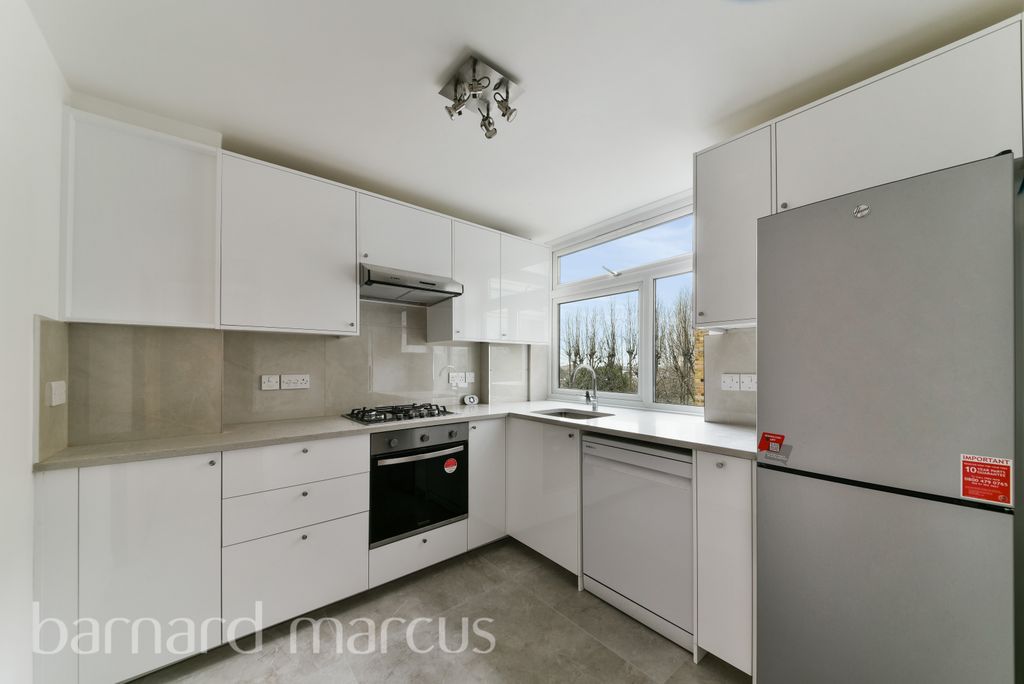 Property photo 2 of 7 Kitchen