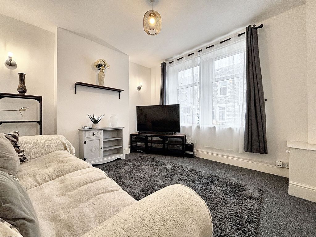 Property photo 3 of 28