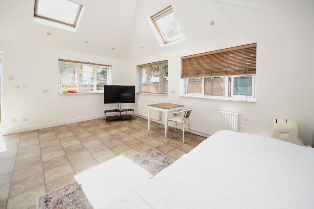 Property photo 2 of 7 Gallery