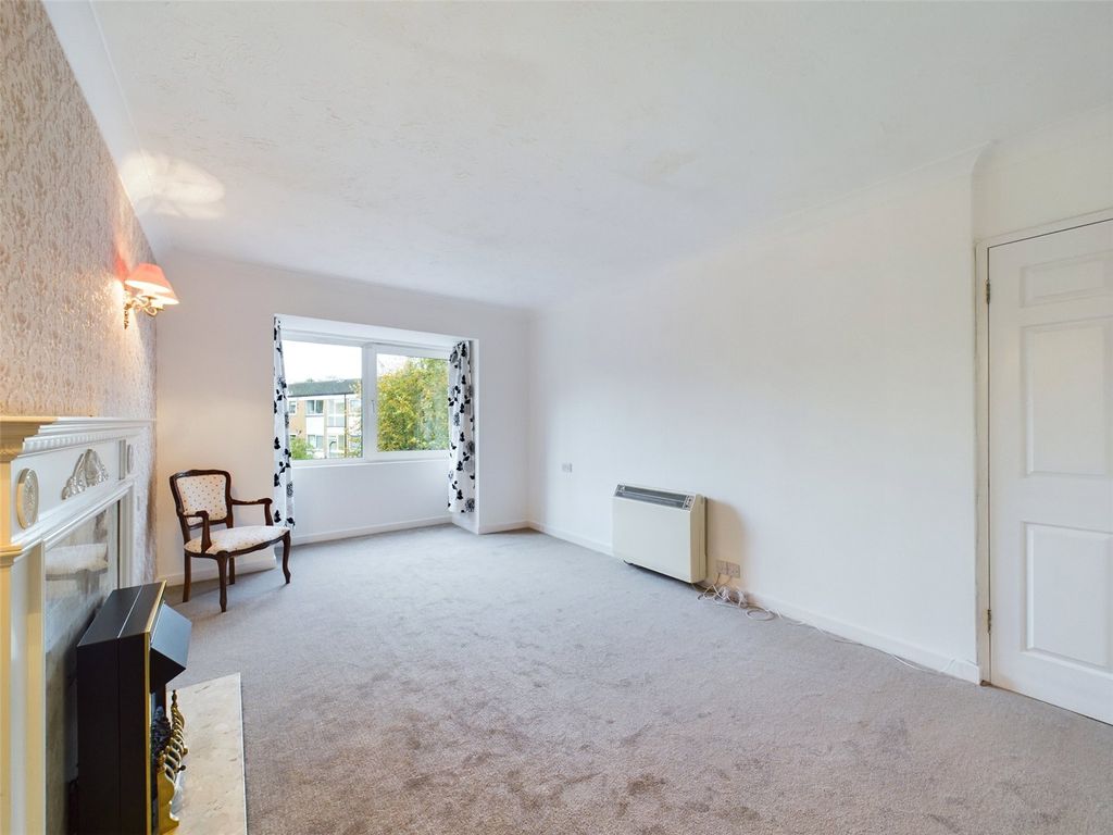 Property photo 3 of 11 Living Room