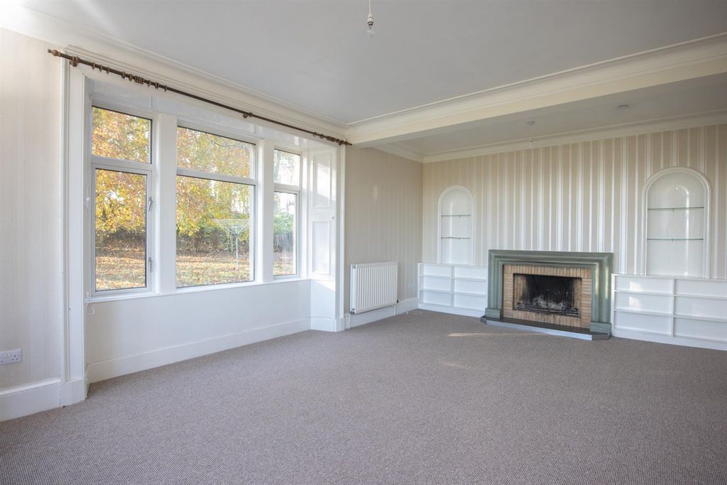 Property photo 2 of 18 Newlands-Farmhouse-02 Lounge.Jpg