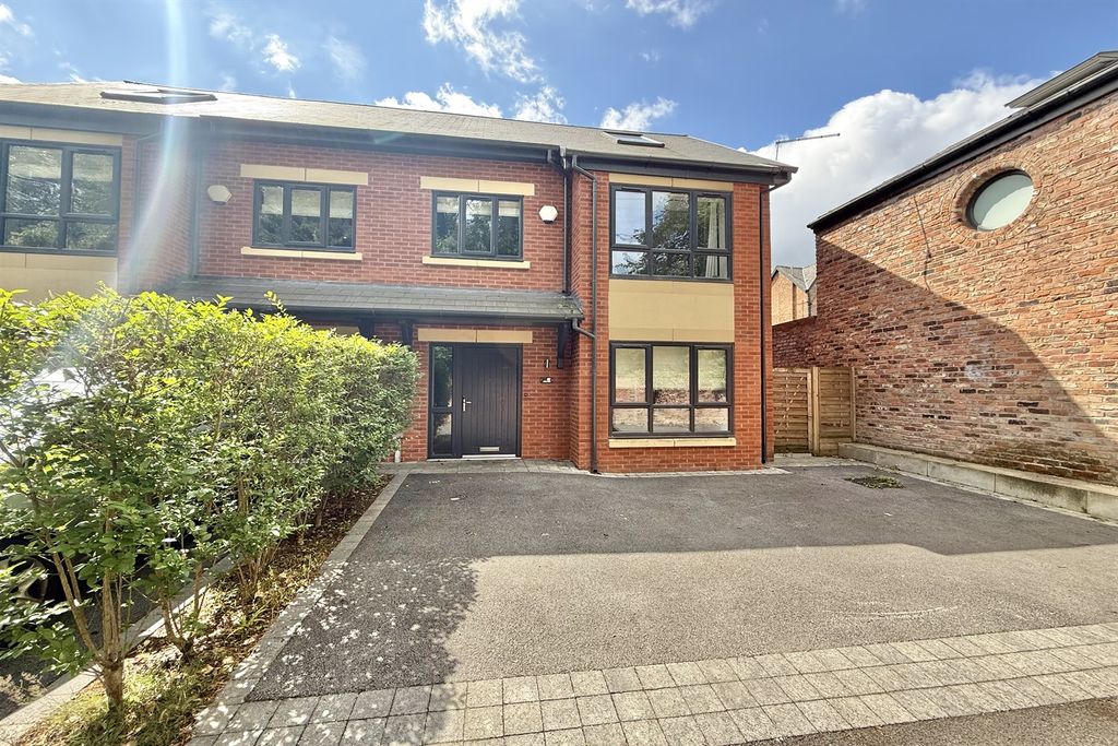 Property photo 1 of 17 (Main)
