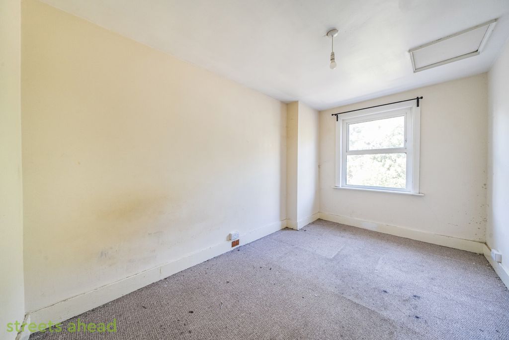 Property photo 3 of 19 E9B9c355-Aab1-4B2...