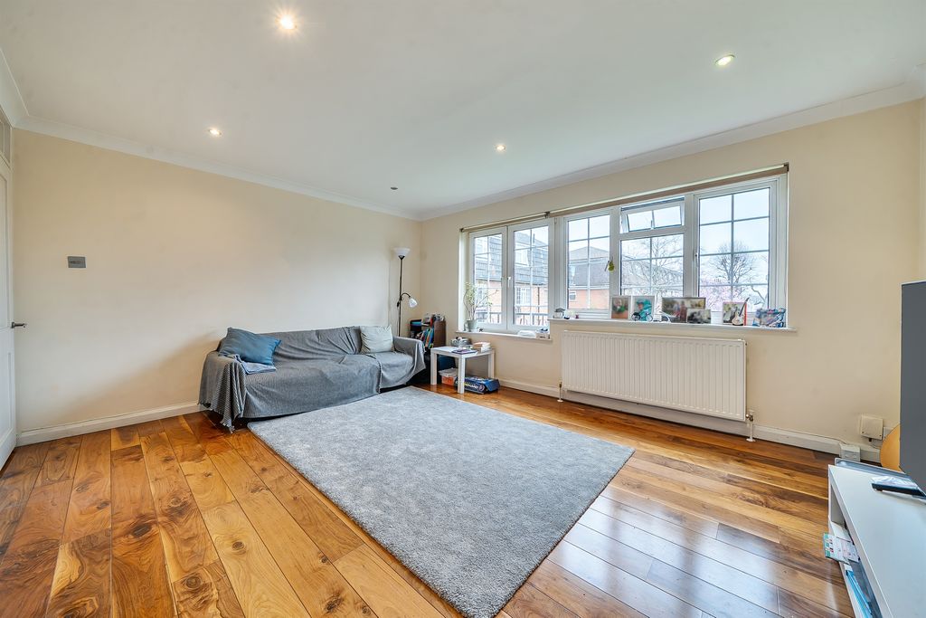 Property photo 2 of 8