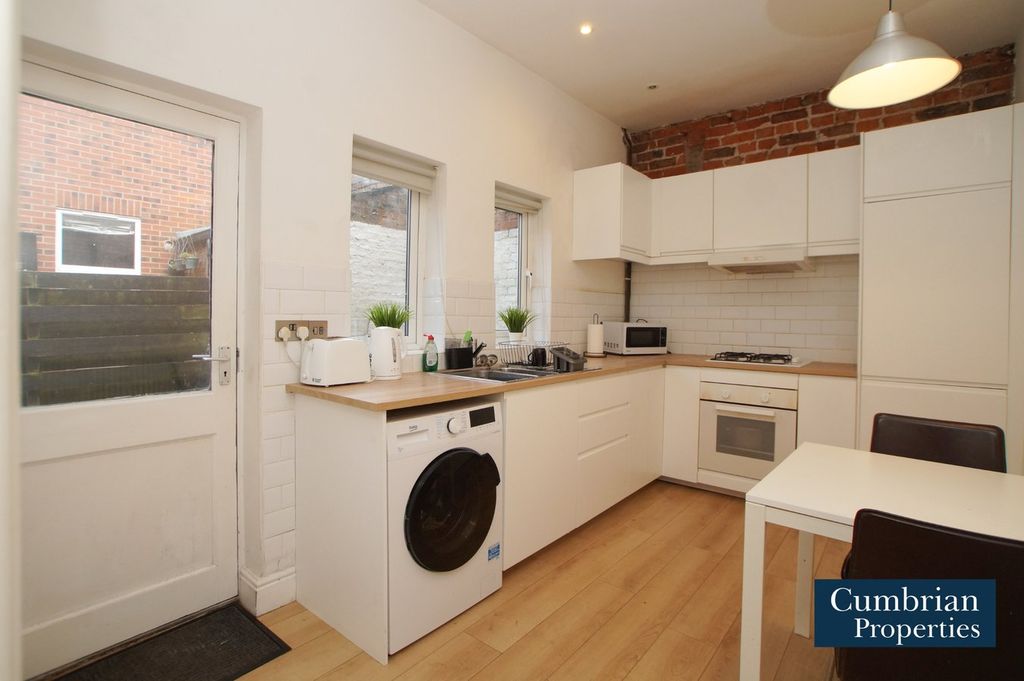 Property photo 2 of 15 Kitchen