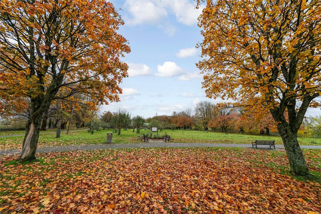 Property photo 2 of 25 Outlooks