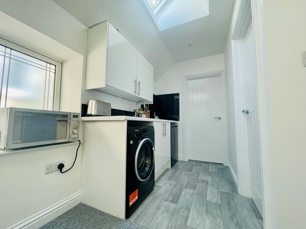 Property photo 2 of 4 Kitchen Dalkeith Road