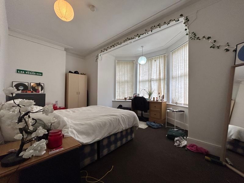 Property photo 1 of 8 Photo 4