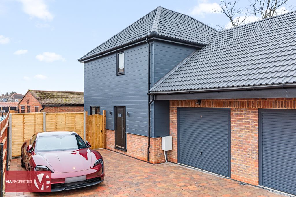 Property photo 1 of 28 Photo 2