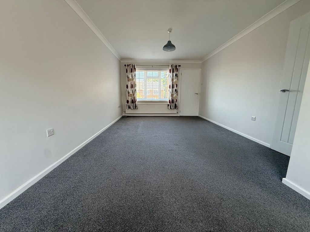 Property photo 3 of 13 Lounge Area