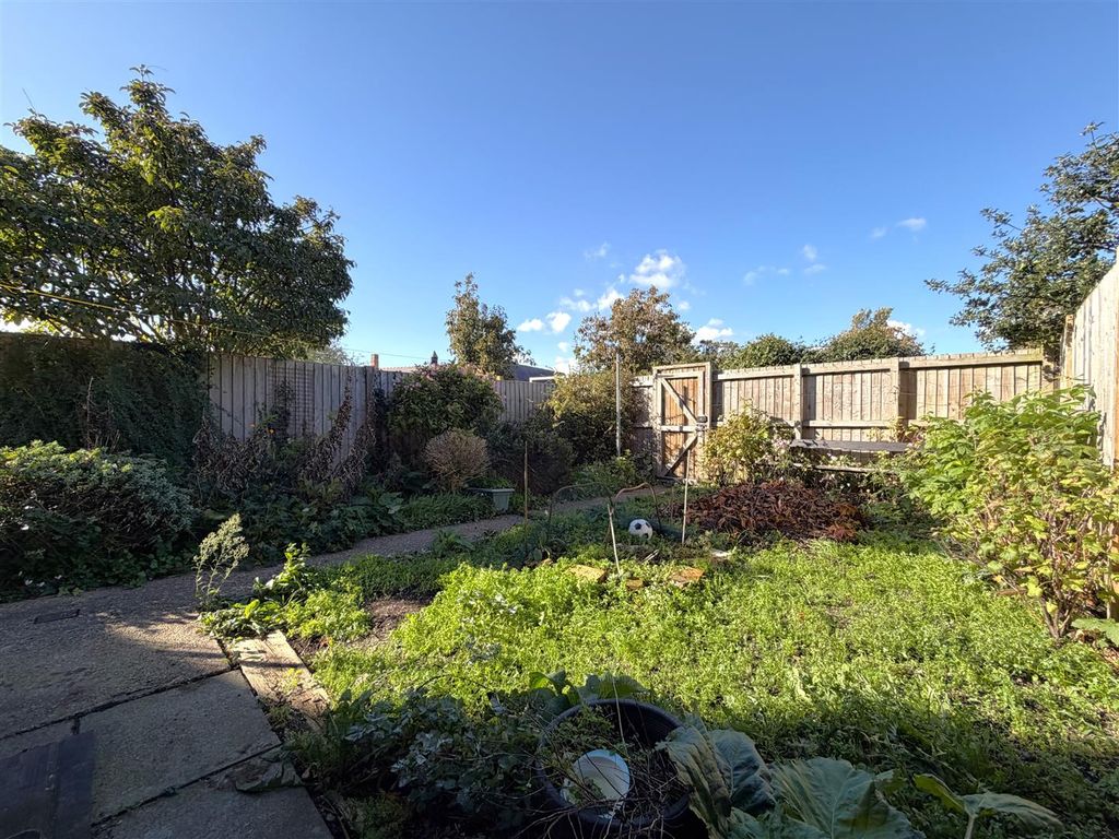 Property photo 3 of 15 Rear Garden 268