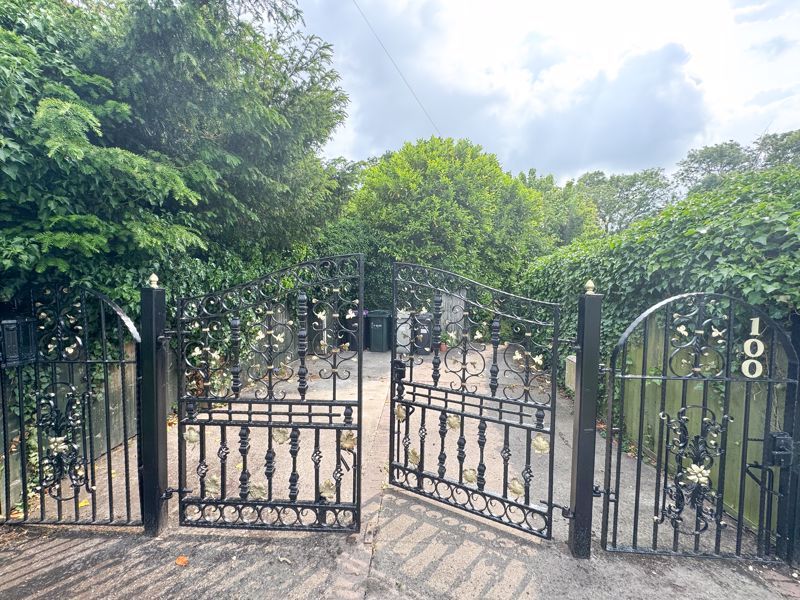 Property photo 2 of 22 Gates
