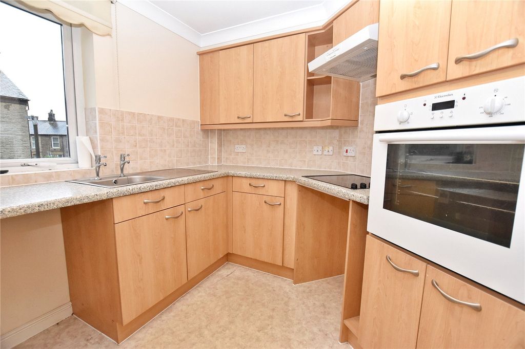 Property photo 3 of 13 Kitchen