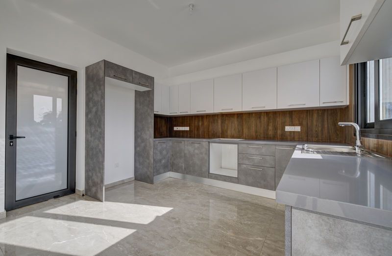 Property photo 3 of 21 Kitchen