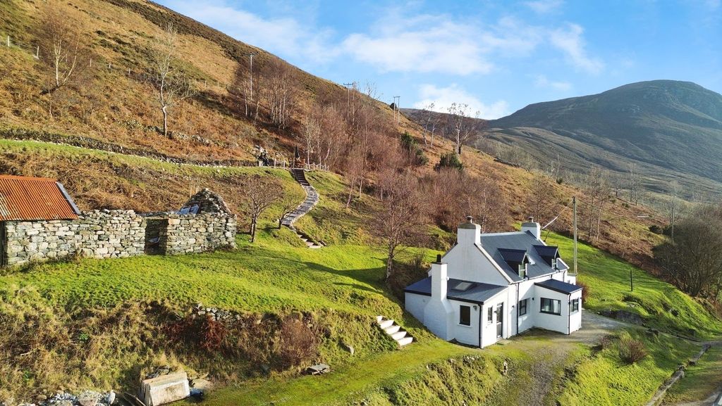 Property photo 2 of 27