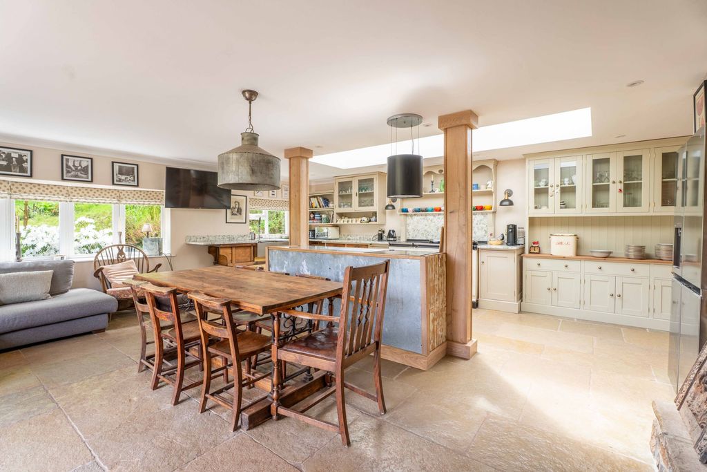 Property photo 3 of 42