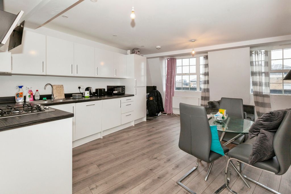 Property photo 2 of 17 Img_1733162_008