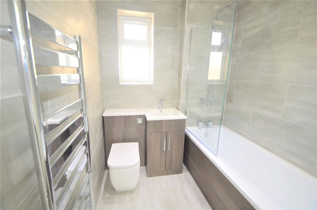 Property photo 3 of 3 Finchingfield Ave Ig8
