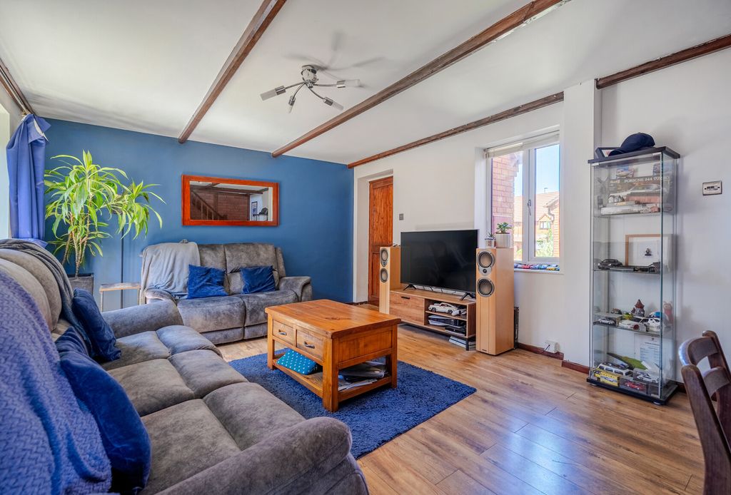 Property photo 1 of 19 1319490-18-686Fb2...