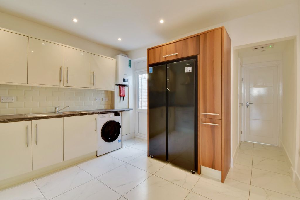 Property photo 2 of 15 Picture No. 10