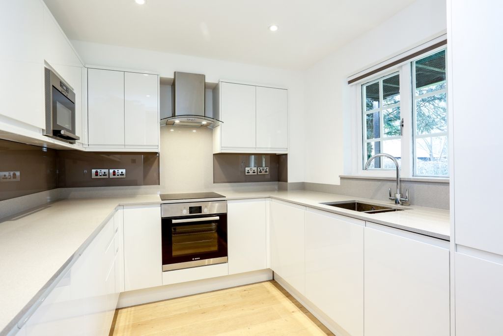 Property photo 2 of 10 Kitchen