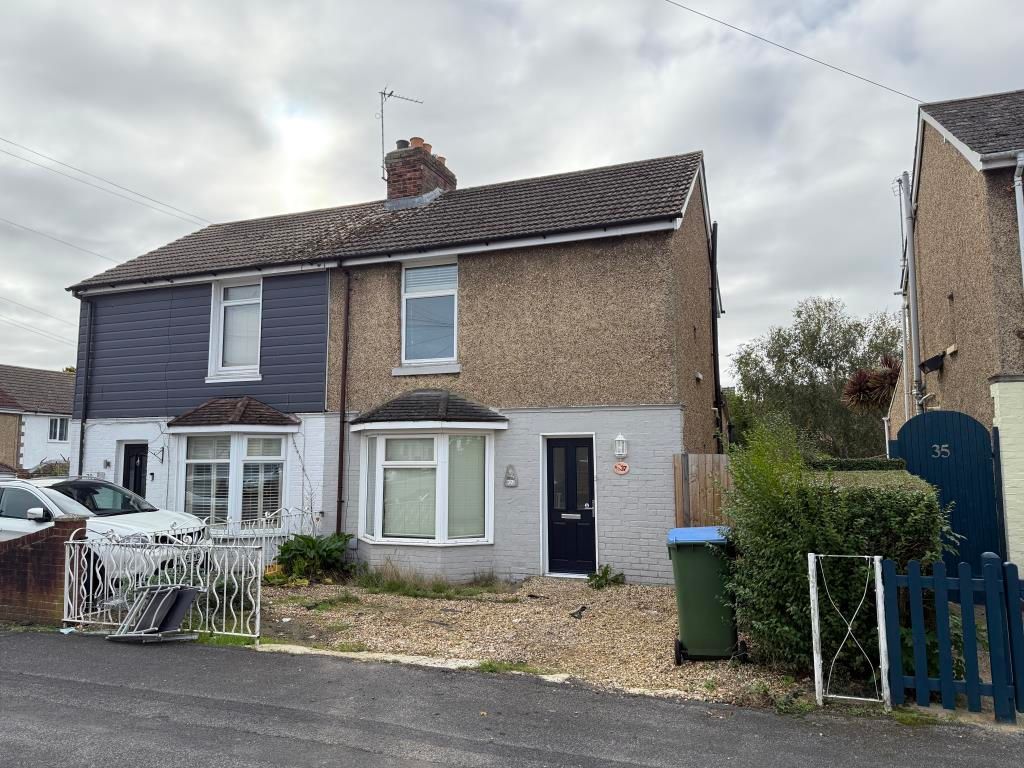 Property photo 1 of 10 Semi Detached House With Off Road Parking