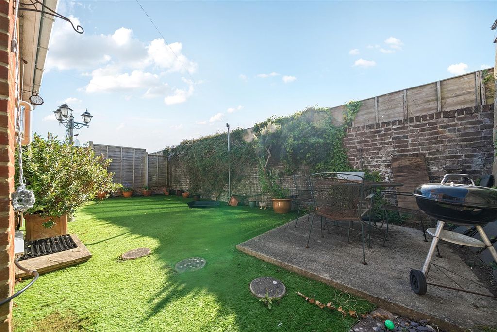 Property photo 2 of 14 For Sale By Aspire Residential - Brendon Road