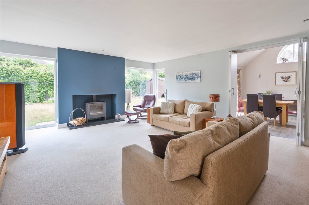 Property photo 2 of 22 Sitting Room