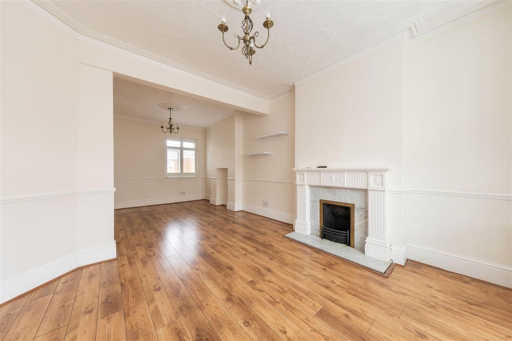 Property photo 2 of 25