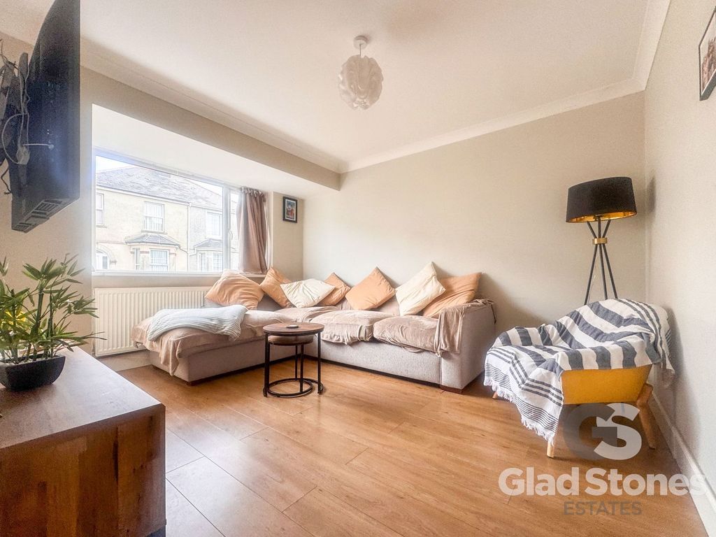 Property photo 2 of 22