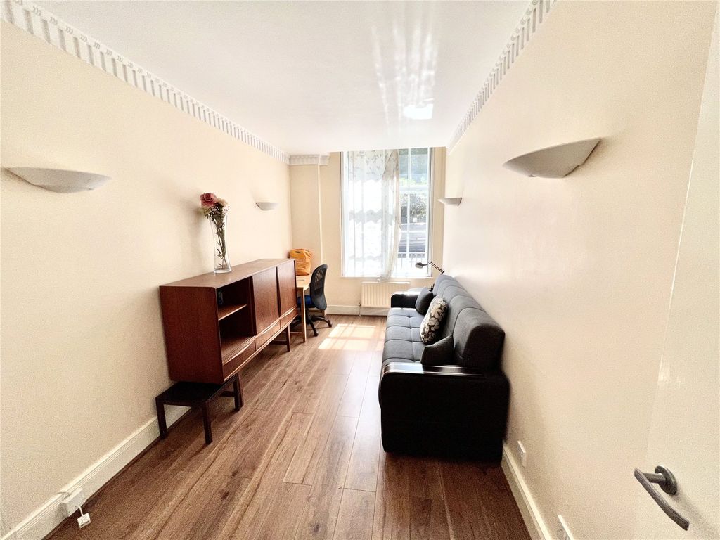 Property photo 3 of 8 Picture No. 06