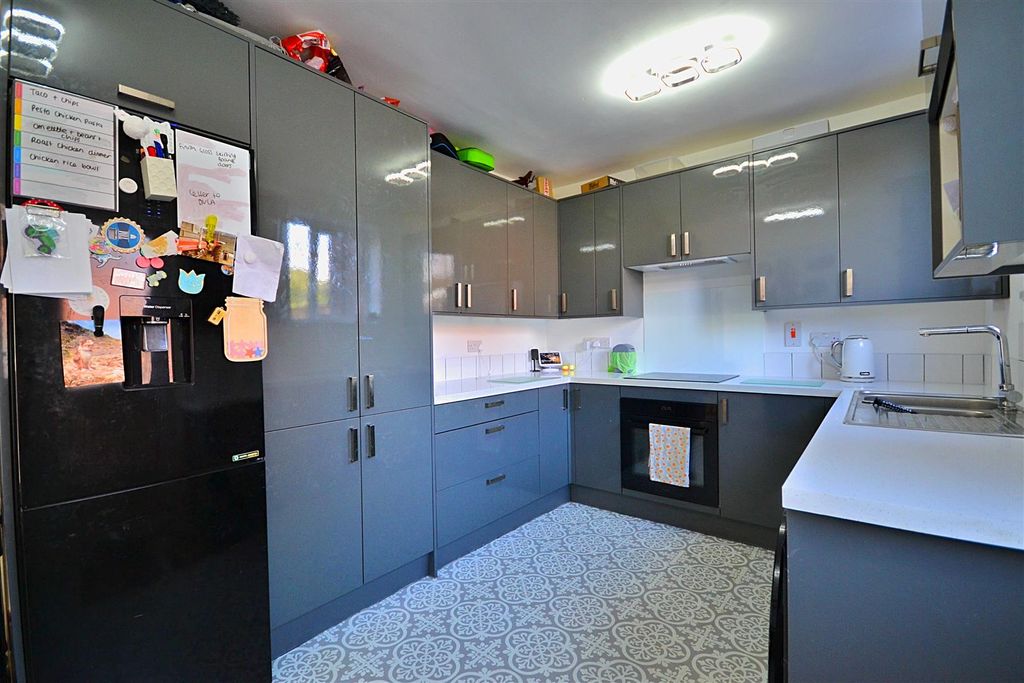 Property photo 3 of 13 9.Png