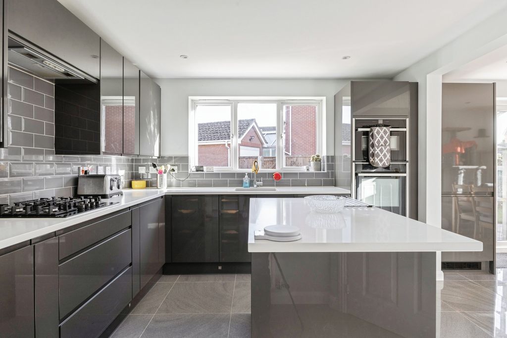 Property photo 2 of 17 Photo