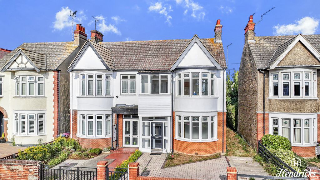Property photo 1 of 33