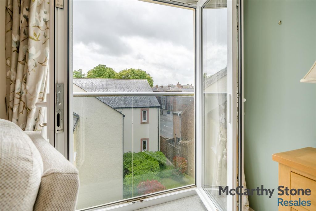 2 bed flat for saleFriargate, Penrith CA11 photo 4