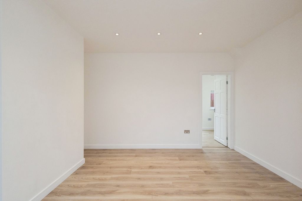 Property photo 3 of 17 Photo