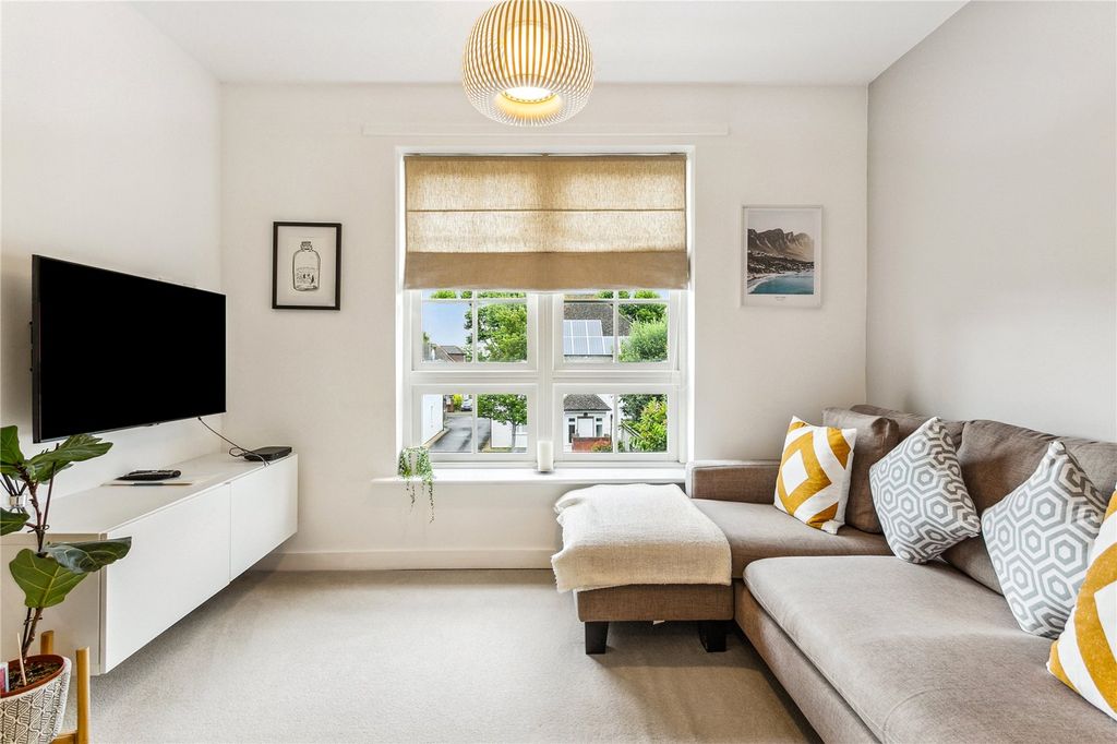 Property photo 2 of 9