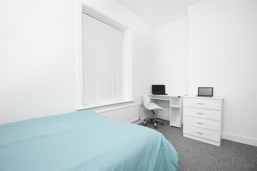 Property photo 3 of 9 Bedroom 2