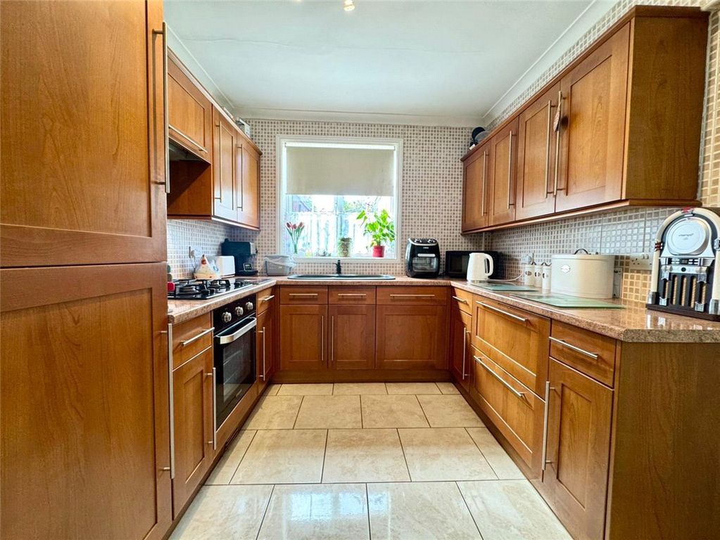 Property photo 3 of 13 Picture No. 11