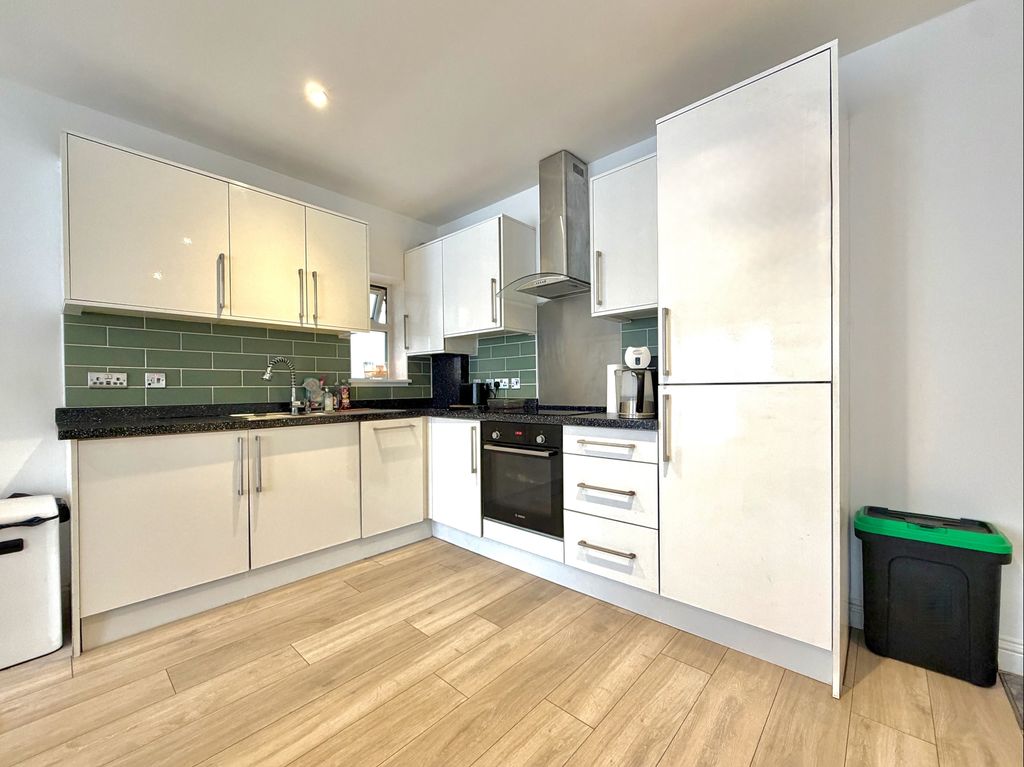 Property photo 3 of 10 Kitchen
