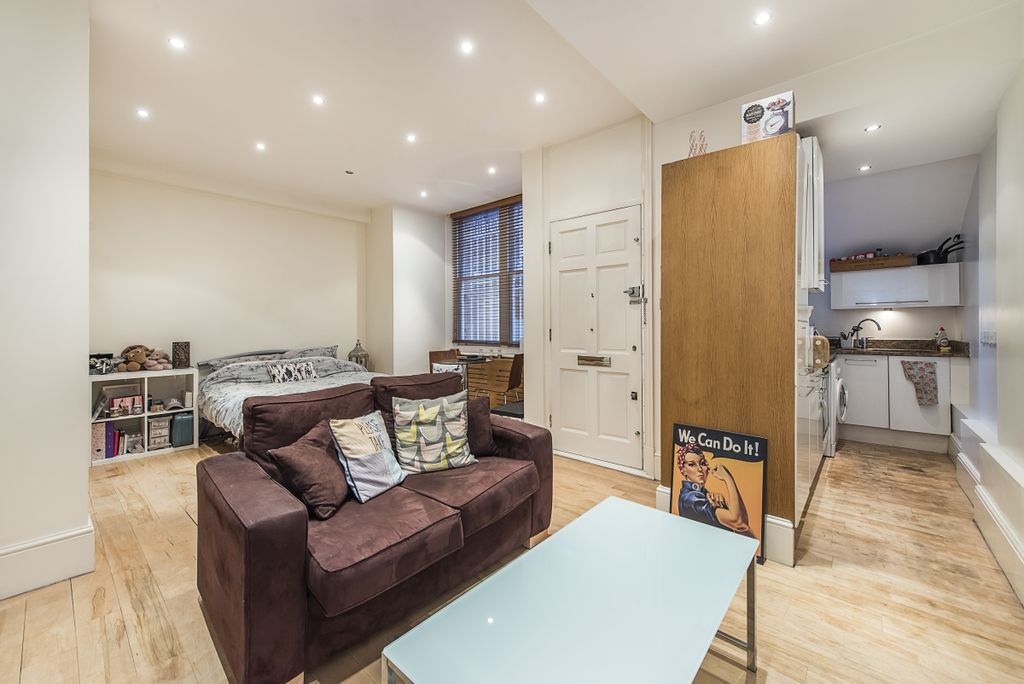 Property photo 1 of 18 Studio Room