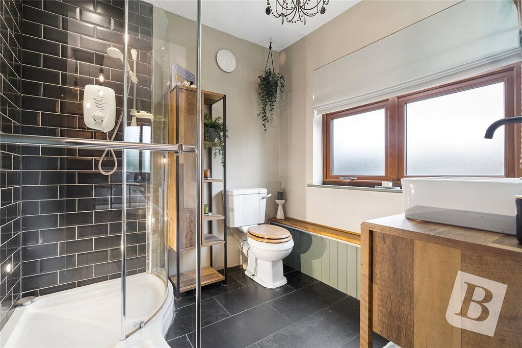 Property photo 3 of 23 En-Suite