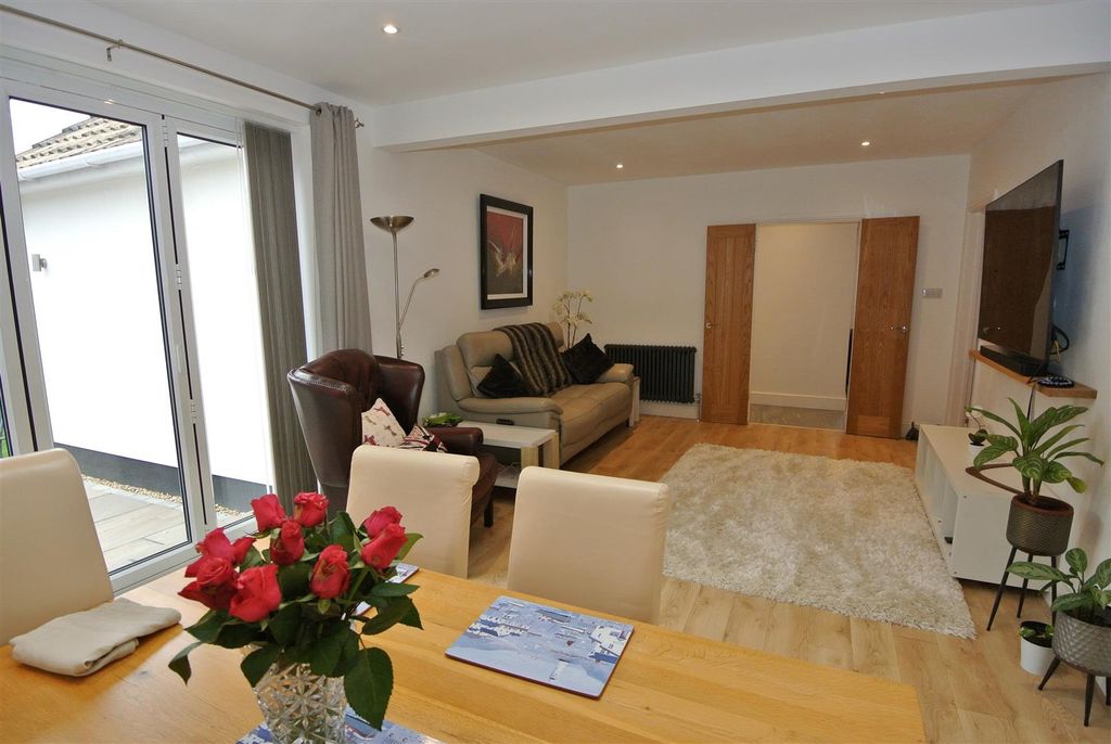 Property photo 2 of 20 Dining Lounge 2.Jpg