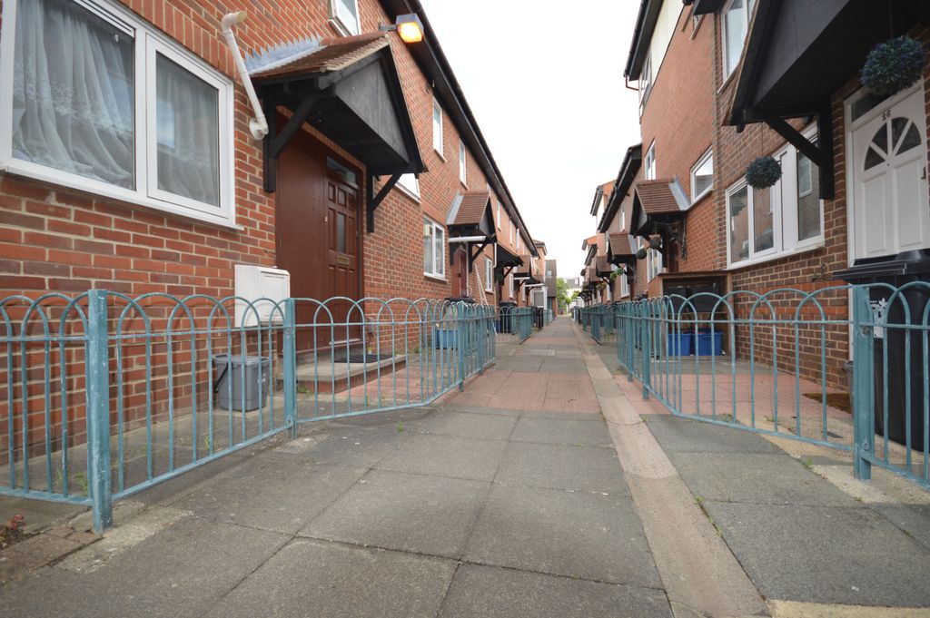 Property photo 1 of 13 2 Bedroom Terraced House For Sale